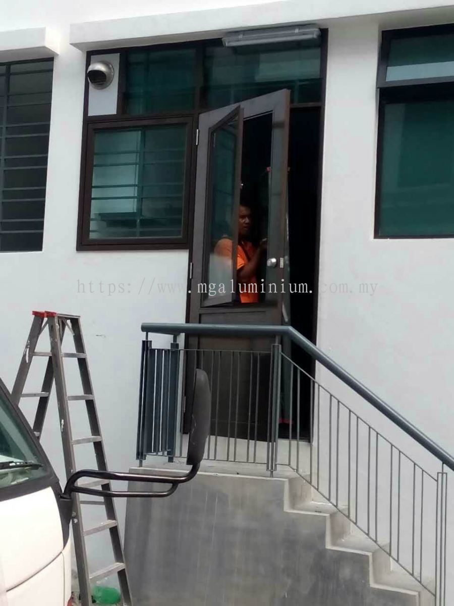 Aluminium Swing Door